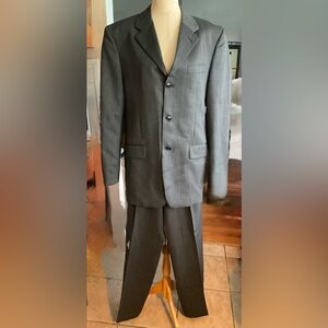 JONES NEW YORK Men’s Gray Suit size 38R, Preowned